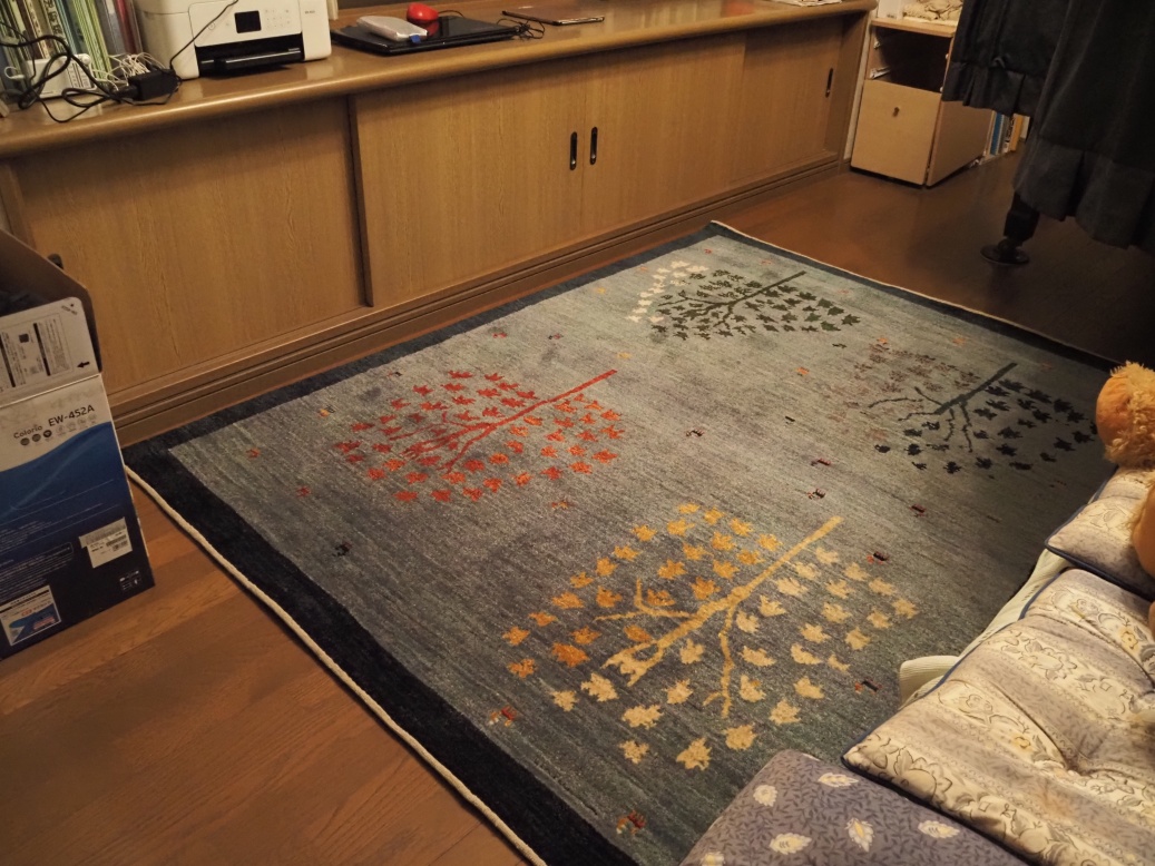 ギャッベ 絨毯 ピアノ部屋 アマレ 150×200cm ブルー ギャッベブルー ラグ 遊牧民 草木染め インテリア 住宅リフォーム 京都 山科 亀岡 亀屋寝装センター